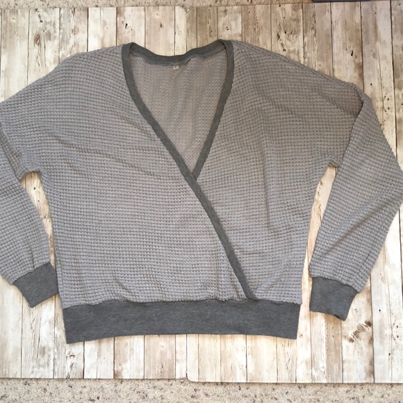 Wrap-style, deep v-neck, poly/spandex waffle knit top with contrast trim -size L - Picture 5 of 9